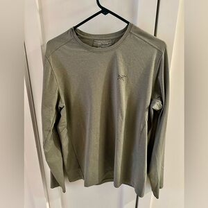 Arc’teryx long sleeve crew neck shirt MEN'S - medium